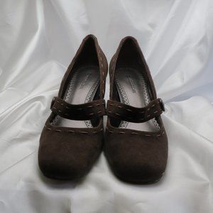 Women's Sassy-Oxford Brown SU shoes by Naturalizer-NEVER used